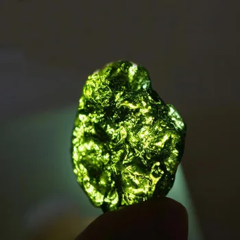 1pcs Zelená Moldavite českej Meteorit Vplyv Sklo Prírodné Hrubý Kameň Crystal Energie Kameňa