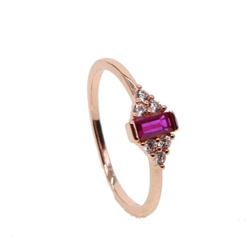 2019 Nové veľkoobchodné elegantných šperkov rose gold farba plnené námestie AAA cubic zirconia tenké kapela fialová ston prstene Pre Ženy, Svadobné