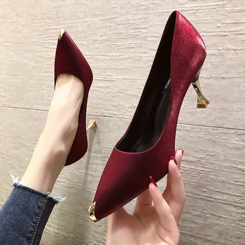 2020 nové jarné a jesenné vysoké podpätky dámskej módy plytké úst kov špicatou špičkou topánky stiletto červená jednej topánky