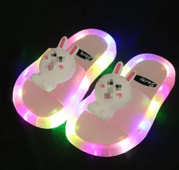 2020 Obuv Svetelný Jelly Letné detské LED Papuče Dievčatá Papuče PVC Non-slip Kačica Plážové Sandále Detský Domov Kúpeľňa