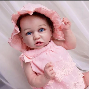 22 inch 56 cm Full Silikónové Reborn Bábiky Baby Krivé Ústa Modré Oči, Hnedé Vlasy Ružový Klobúk Dieťa Reborn Vaňa Hračky Narodeninám