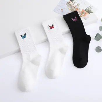 3 Páry Karikatúry Výšivky Roztomilý Motýľ Šťastný Ponožka Japonský Skateboard Čierne Biele Ponožky Ženy Priedušnej Bavlny Zábavné Ponožky