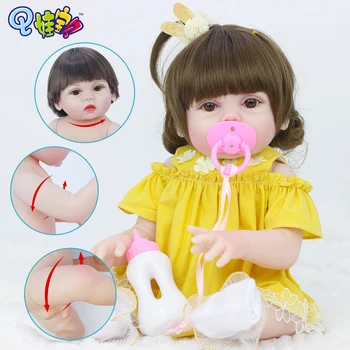 53 cm Roztomilý Žlté Šaty Kučeravé Vlasy Reborn Baby Doll Sa Pee 360° Otočná Simulácia Chlapec, Dievča, Darček k Narodeninám Baby Doll