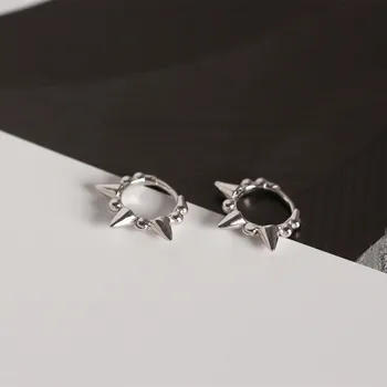 ANDYWEN 925 Sterling Silver 7,5 mm Triple Krátke Spike Granulovaný Klikateľné Huggies Obruče Kruhu Žien Slučky Náušnice Luxusné Šperky