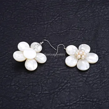 GuaiGuai Šperky Prírodná Biela Perleť Shell Kvetinový Náušnice