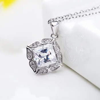 Luxusné Námestie Vystrihnúť Blue Sapphire Náhrdelník Prívesok 925 Sterling Silver Farba ingle Diamond Zirkón Prívesok Pre Ženy Bez Reťazca