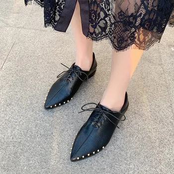 Na jar a na jeseň zima krajky-up topánky dámske hrubé so špicatými nitmi malé kožené topánky dámske členkové topánky
