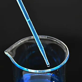 Pasteurove Pipety Absolvoval Plastové Slamy Jednorazové Kvapkadla Airbrush Moču Slamy S mierkou 0.5 ml Dĺžka 110 mm 500 / PK