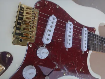 Pôvodné veľkoobchod elektrická gitara s 3 vyzdvihnutie karty, červená , hardware quality, ružové drevo prst board, poskytnúť rezanie,