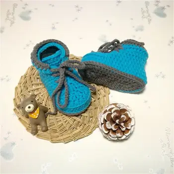 Ručne vyrábané topánky pre batoľatá baby. chlapci a deti. Ruka-knittedshoes Ručne tkaná vlna Háčkovanie pletené detská obuv, sandále záhrada s