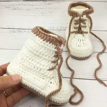 Ručne vyrábané topánky pre batoľatá baby. chlapci a deti. Ruka-knittedshoes Ručne tkaná vlna Háčkovanie pletené detská obuv, sandále záhrada s